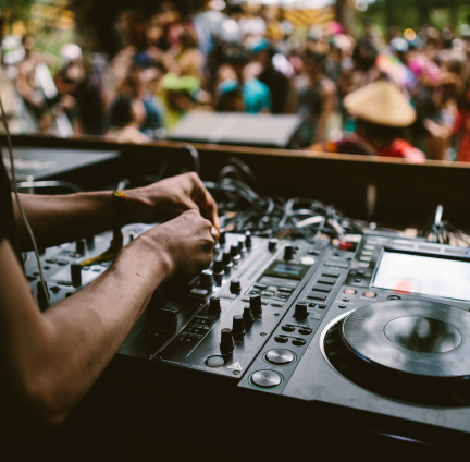 NIGHTLIFE & EVENTS